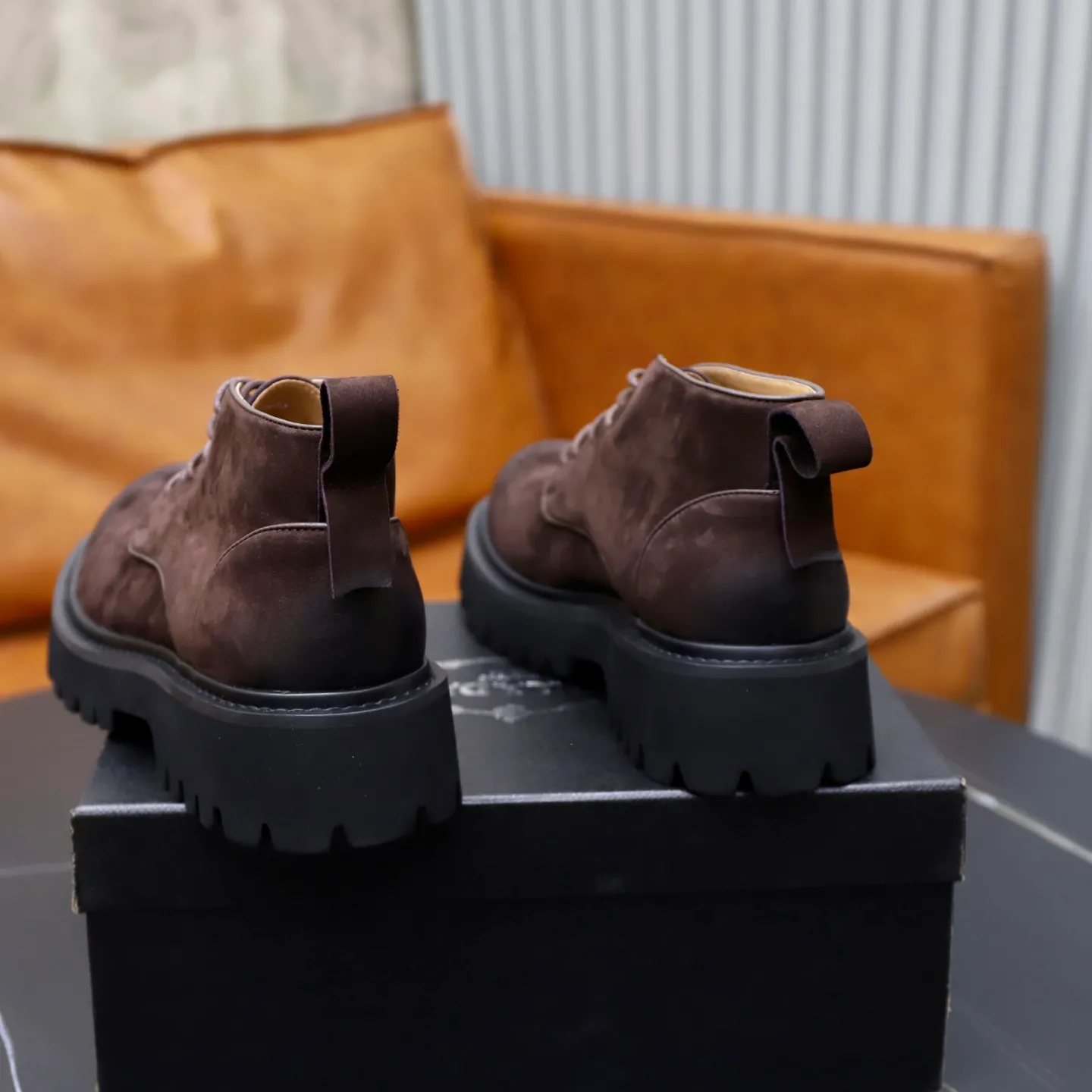 Men's shoes: 580💰🙅‍♂️🙅‍♂️🙅‍♂️ Brand: PRADA Standard code: 38-44 (45 customized) Grade: Same as the official website Material: Original high-grade high-mercerized light Comfortable and breathable pigskin lining Non-slip soft wear-resistant outsole Style category: Men's fashionable casual boots Distinguished luxury brand elements Top luxury Color: actual picture color
